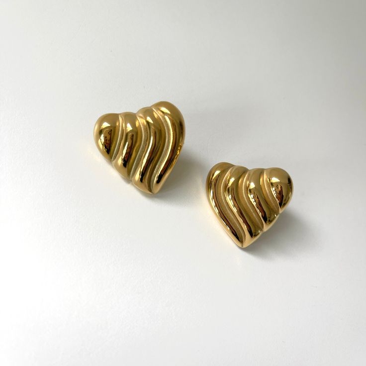 Ribbed Heart Earrings